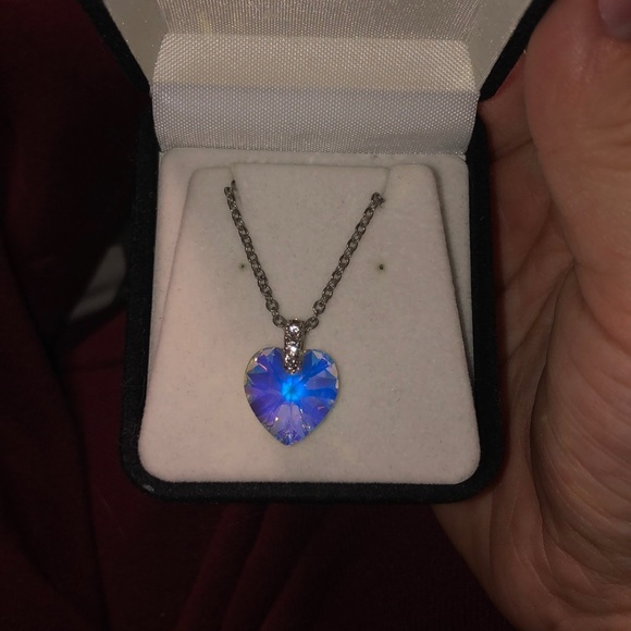 Swarovski crystal heart prism necklace - Picture 5 of 8